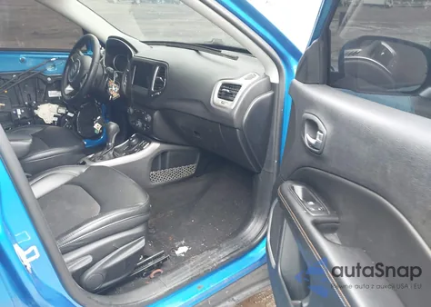 2018 Jeep Compass Latitude 4X4 z USA, uszkodzony, nr VIN 3C4NJDBB1JT470471